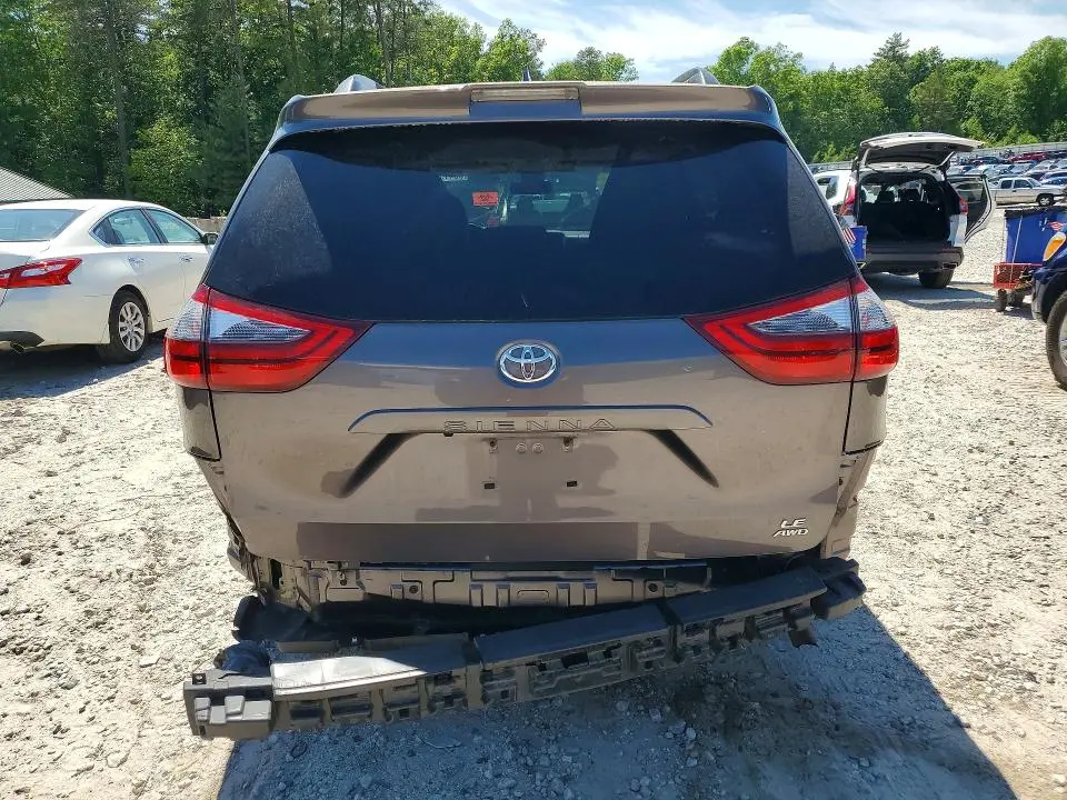 2020 TOYOTA SIENNA LE  