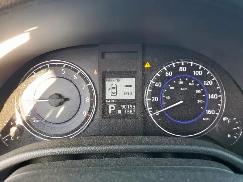 2010 INFINITI G37 BASE  