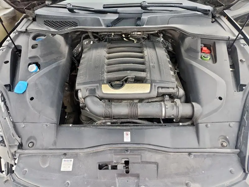 2017 PORSCHE CAYENNE   