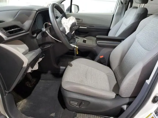 2022 TOYOTA SIENNA LE  