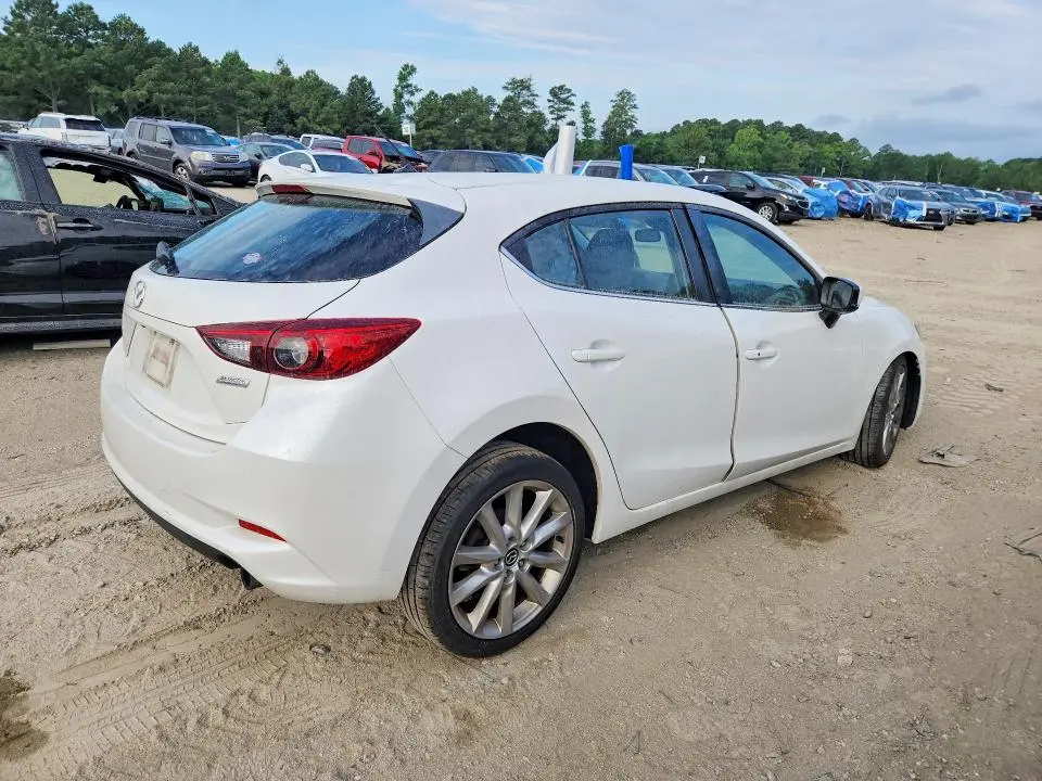 2017 MAZDA 3 TOURING  