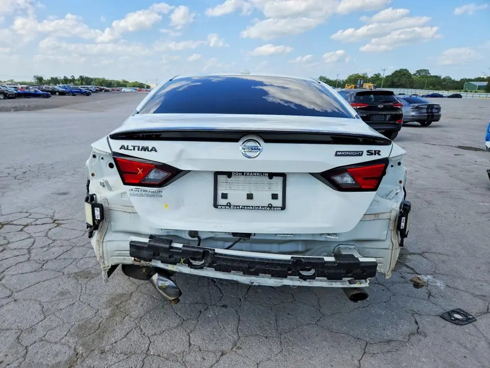 2022 NISSAN ALTIMA SR  