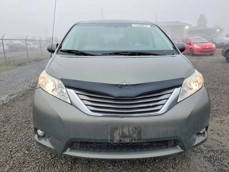 2013 TOYOTA SIENNA XLE  