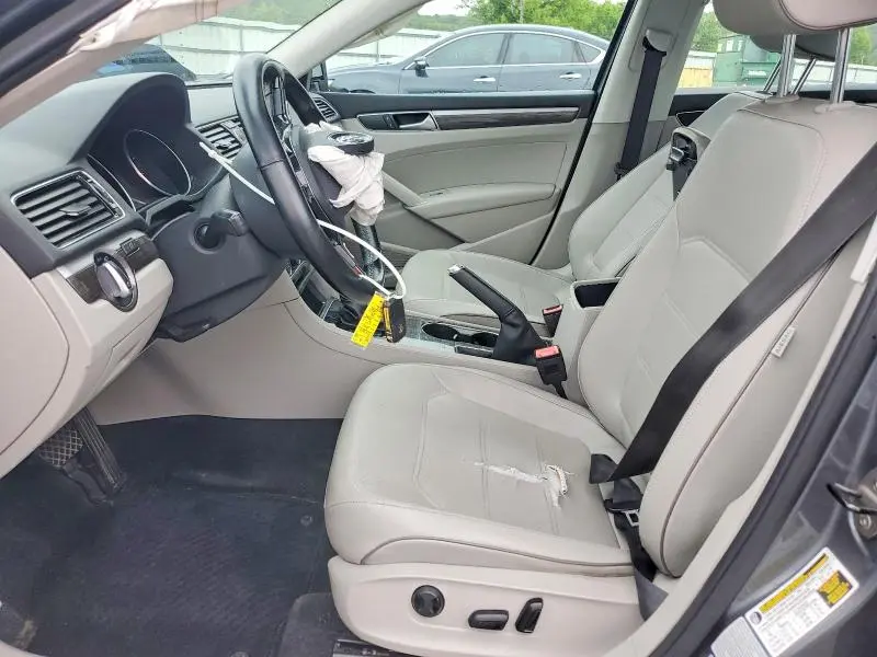 2016 VOLKSWAGEN PASSAT SE  