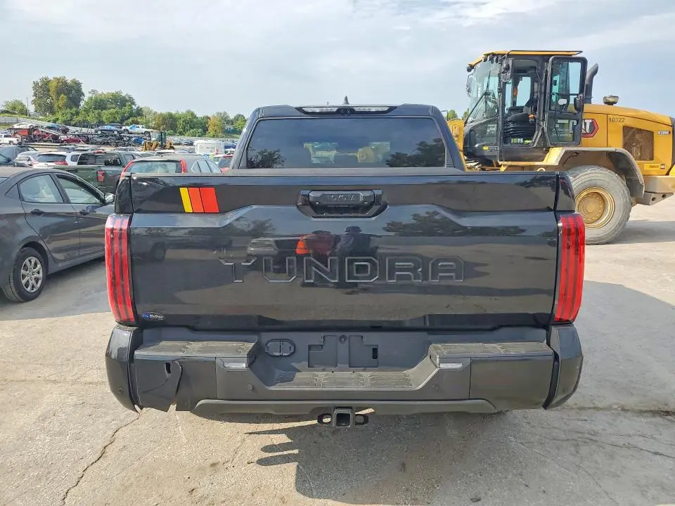 2025 TOYOTA TUNDRA SR5  