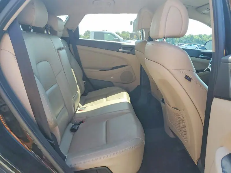 2017 HYUNDAI TUCSON SE PLUS  