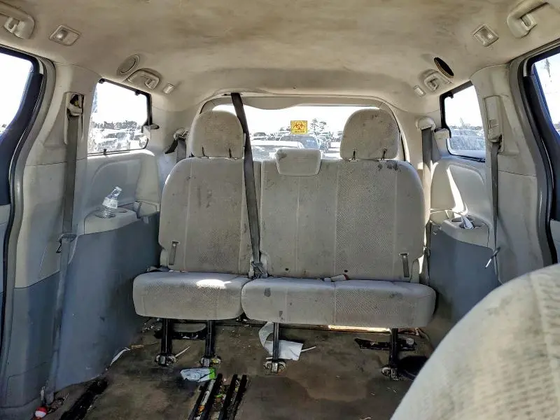 2014 TOYOTA SIENNA LE  