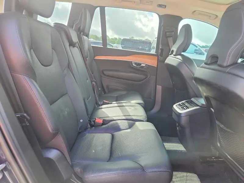 2022 VOLVO XC90 T6 MOMENTUM  