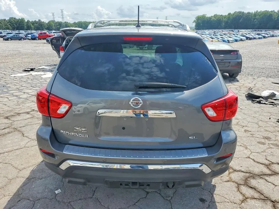 2017 NISSAN PATHFINDER SL  