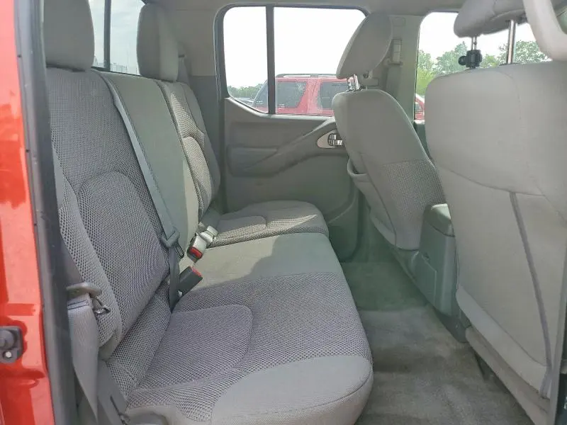 2018 NISSAN FRONTIER SV  
