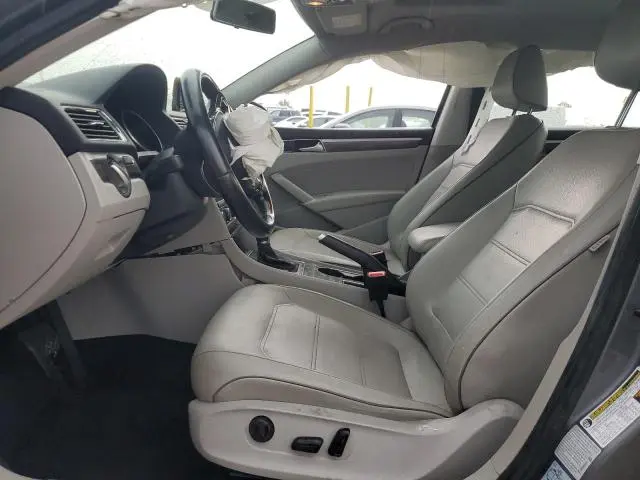 2017 VOLKSWAGEN PASSAT SE  