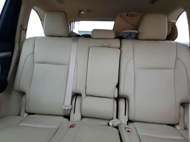 2017 TOYOTA HIGHLANDER SE  