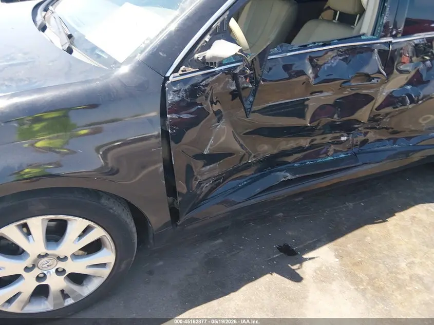 2010 TOYOTA AVALON XLS