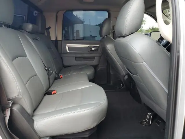 2017 RAM 1500 SLT  