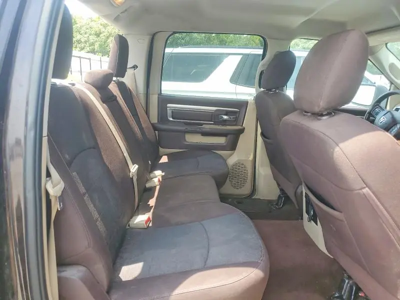 2016 RAM 1500 SLT  