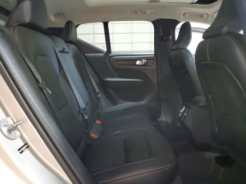 2025 VOLVO XC40 PLUS  