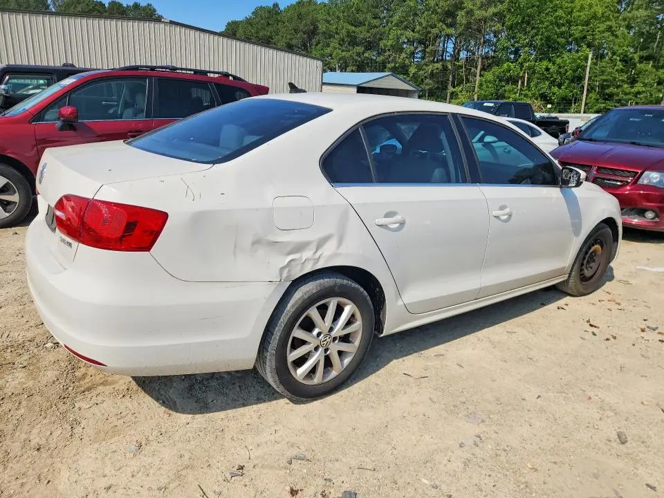 2013 VOLKSWAGEN JETTA SE  