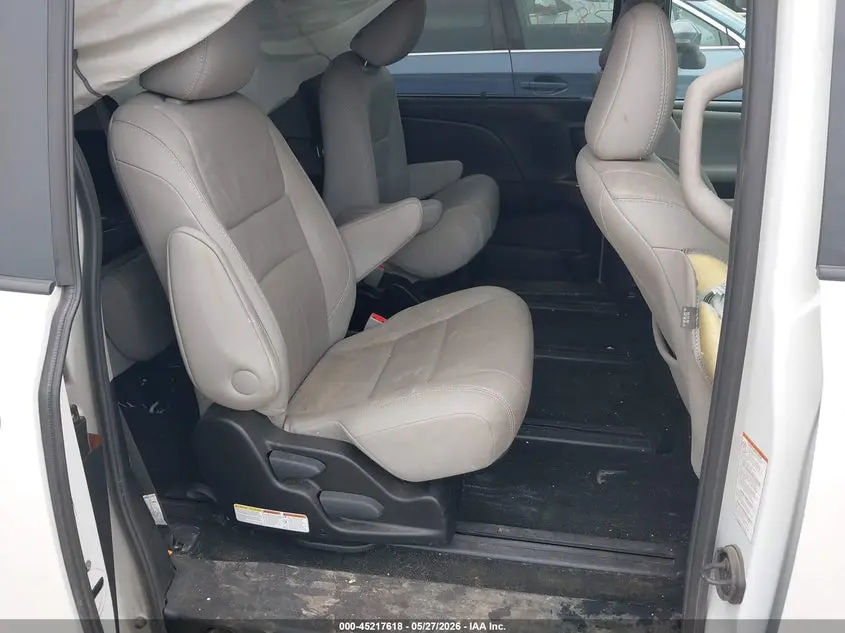 2017 TOYOTA SIENNA LIMITED PREMIUM 7 PASSENGER