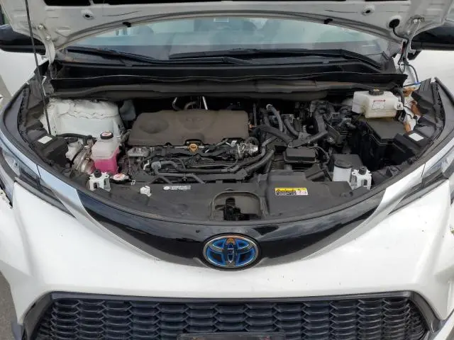 2022 TOYOTA SIENNA XSE  