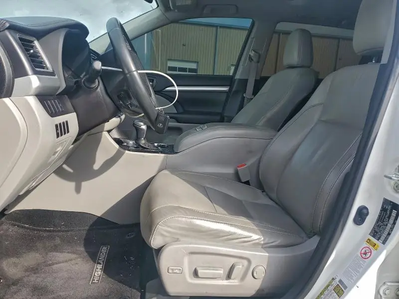 2016 TOYOTA HIGHLANDER XLE  