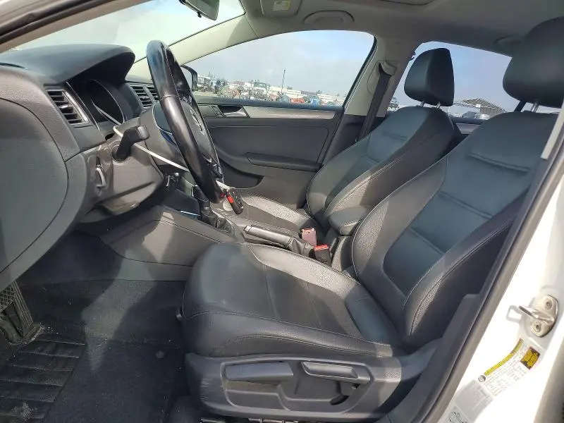 2017 VOLKSWAGEN JETTA SE  