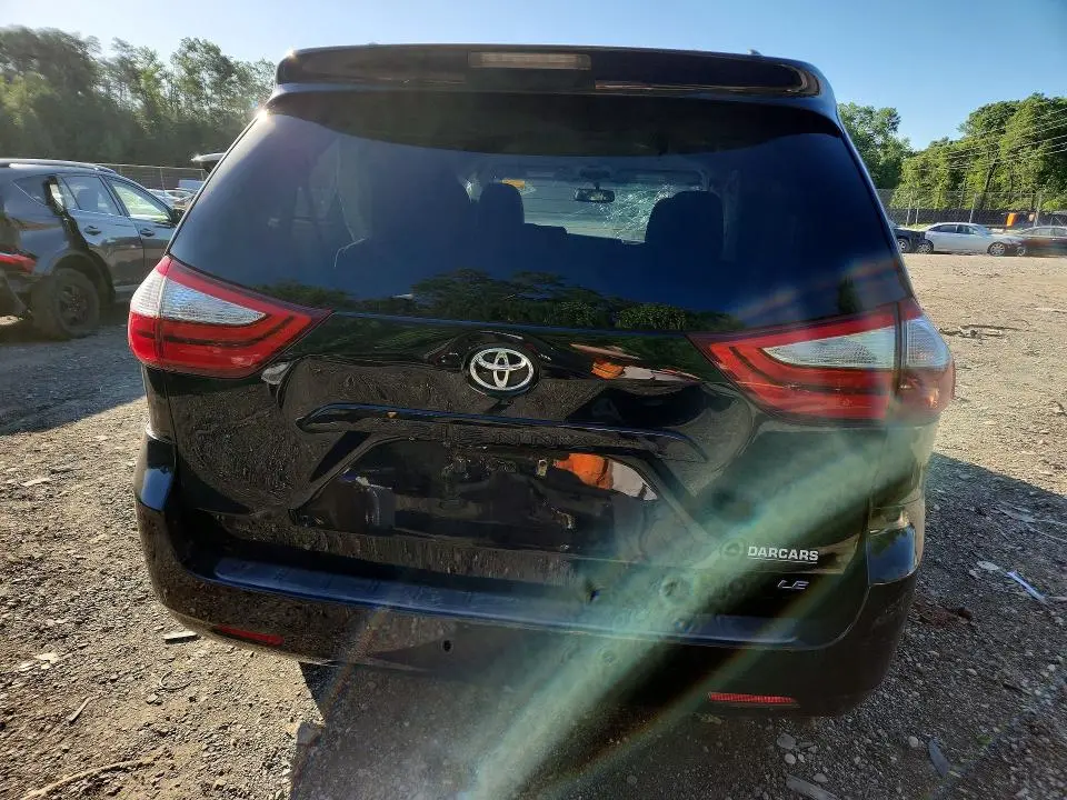 2015 TOYOTA SIENNA LE  
