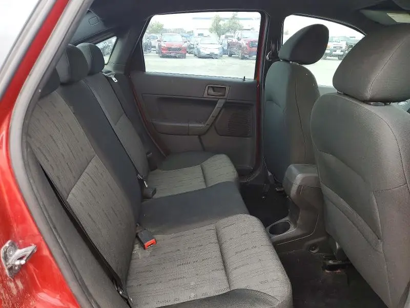 2010 FORD FOCUS SE  