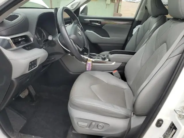 2022 TOYOTA HIGHLANDER PLATINUM  