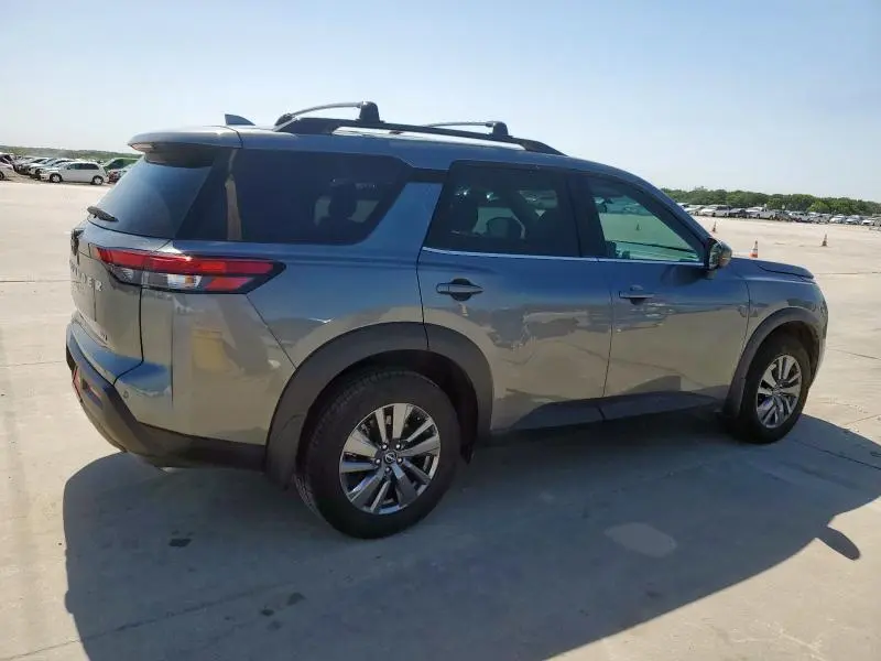 2024 NISSAN PATHFINDER SV  