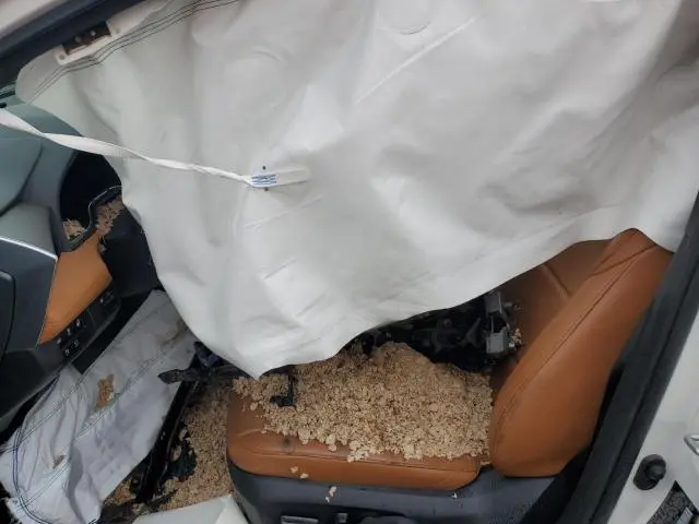 2022 TOYOTA AVALON LIMITED  