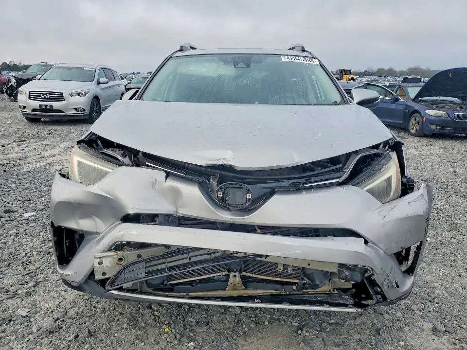 2017 TOYOTA RAV4 XLE  