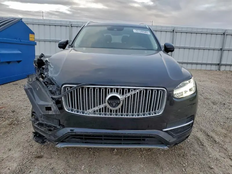 2017 VOLVO XC90 T8  