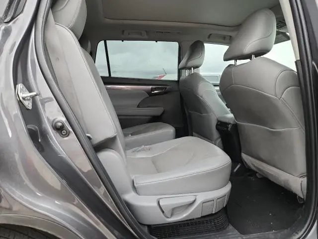 2022 TOYOTA HIGHLANDER HYBRID PLATINUM  