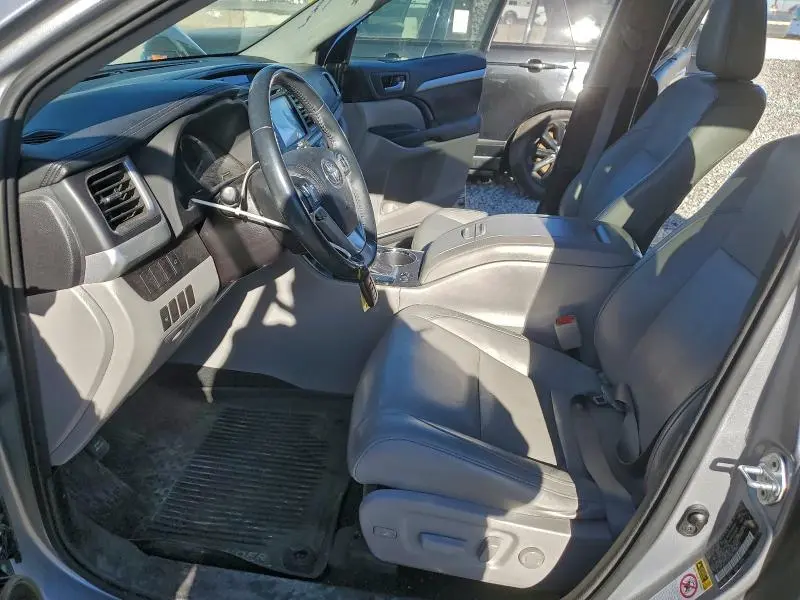 2016 TOYOTA HIGHLANDER XLE  