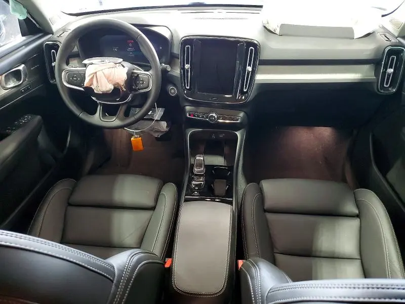 2026 VOLVO XC40 PLUS  