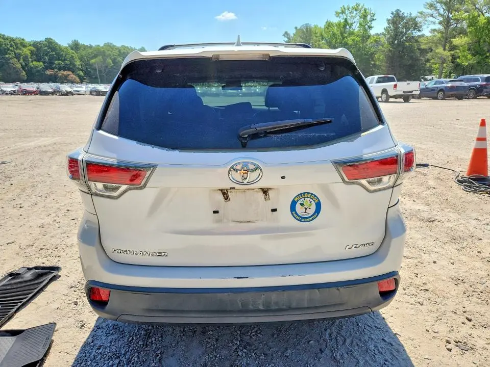 2016 TOYOTA HIGHLANDER LE PLUS  