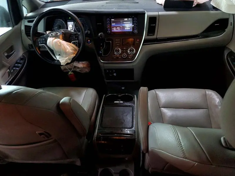 2018 TOYOTA SIENNA XLE 8-PASSENGER  