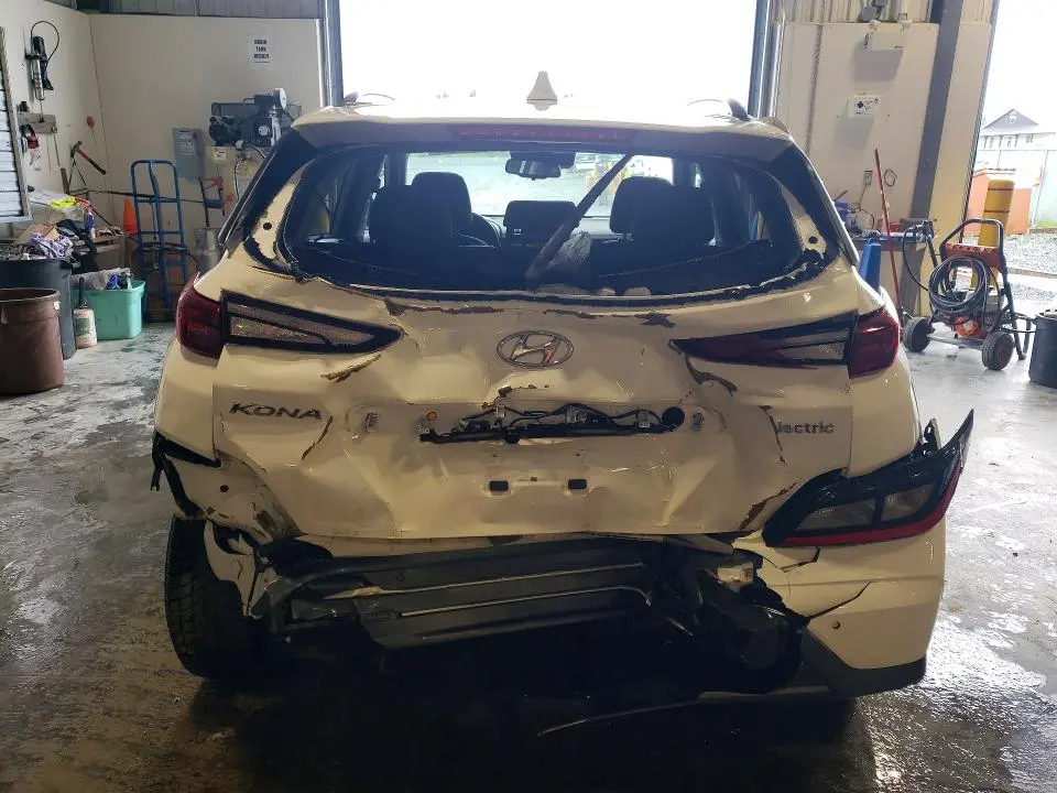 2023 HYUNDAI KONA SE  
