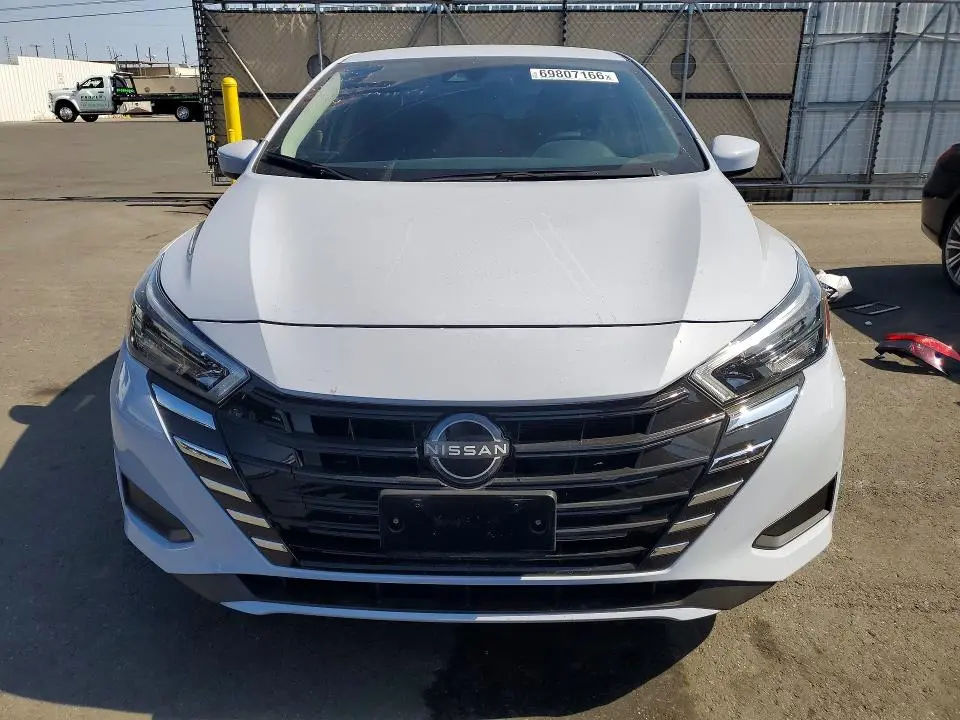 2025 NISSAN VERSA SV  