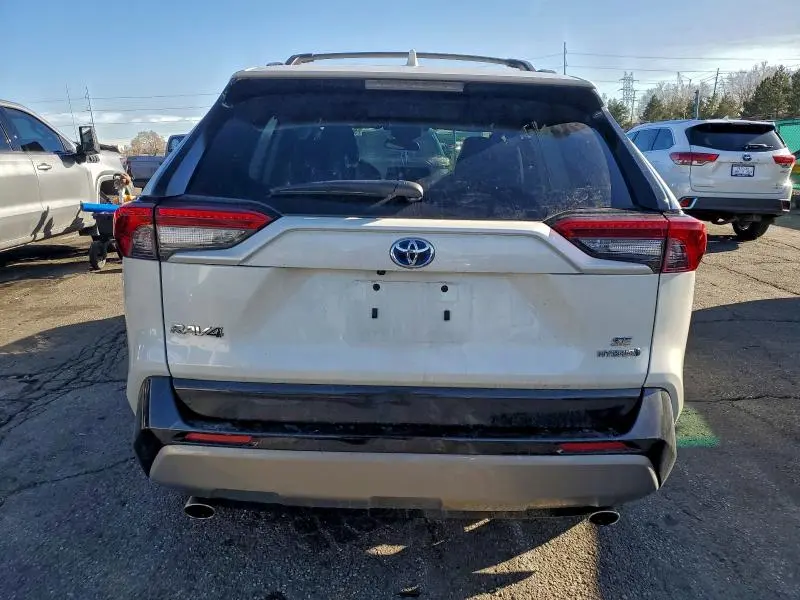 2022 TOYOTA RAV4 SE  