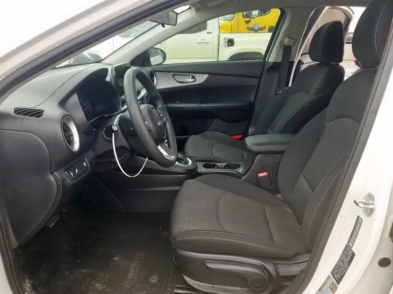 2023 KIA FORTE LX  