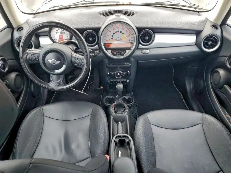 2011 MINI COOPER   