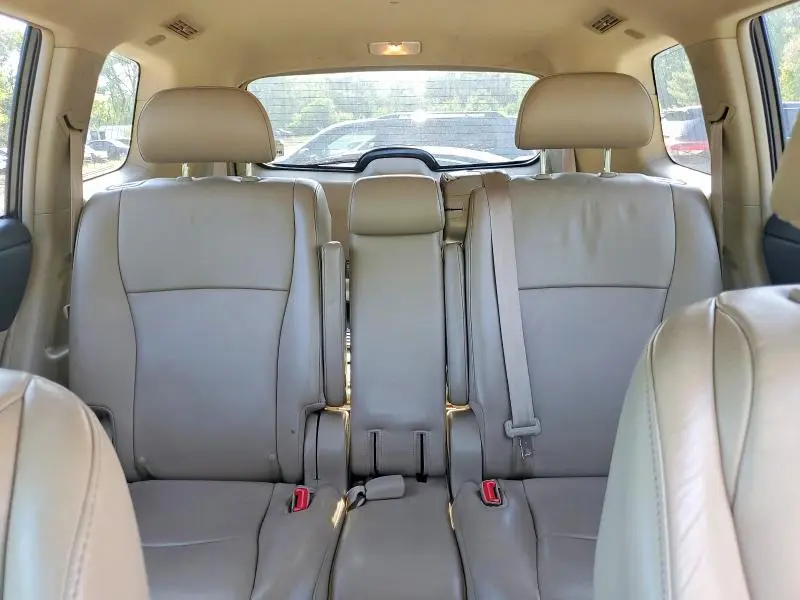 2013 TOYOTA HIGHLANDER SE  