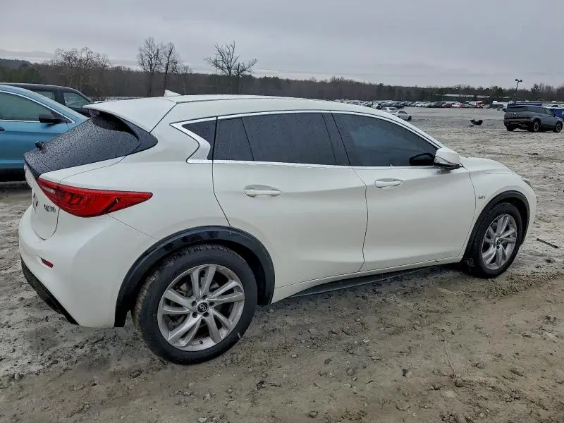 2017 INFINITI QX30 BASE  