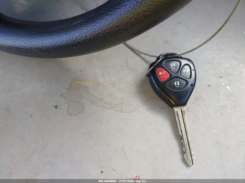 2013 TOYOTA COROLLA LE