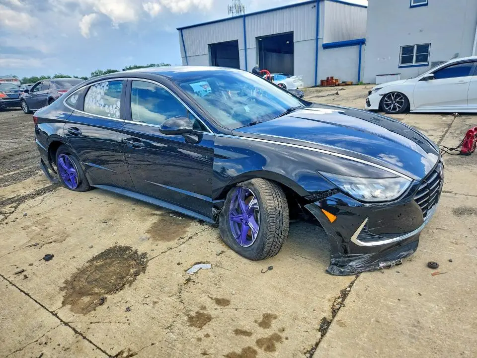 2021 HYUNDAI SONATA SE  
