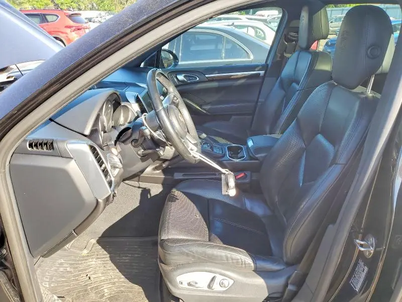 2016 PORSCHE CAYENNE   