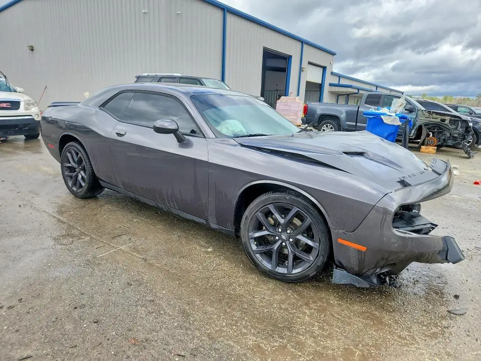 2022 DODGE CHALLENGER SXT  