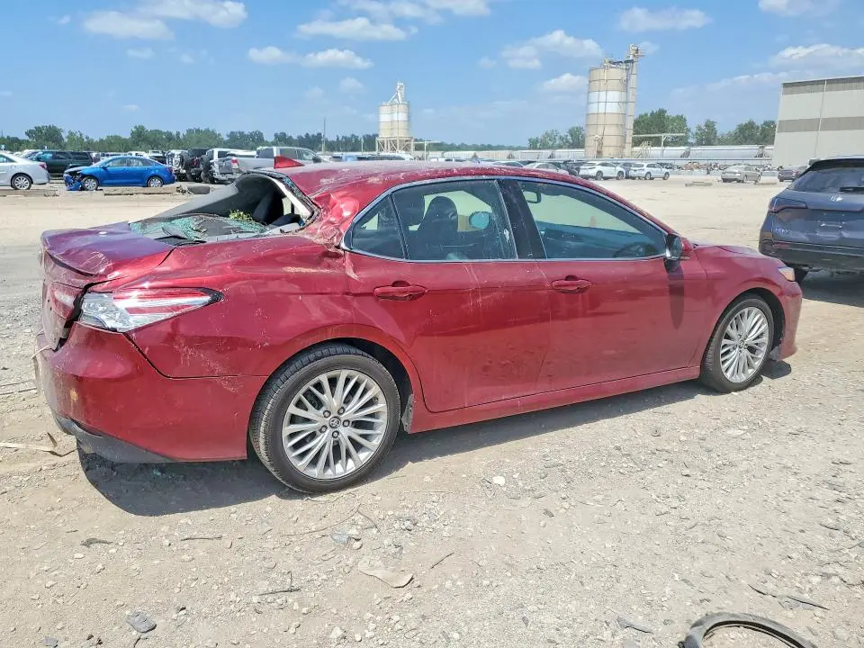 2019 TOYOTA CAMRY XLE  