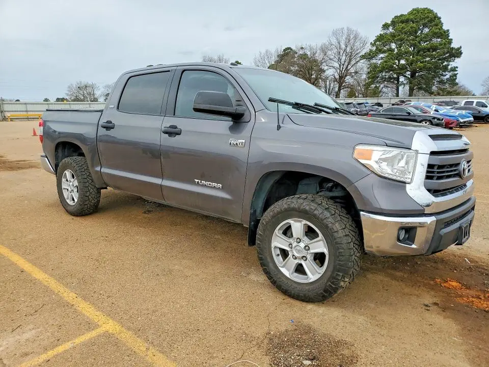 2015 TOYOTA TUNDRA CREWMAX SR5  